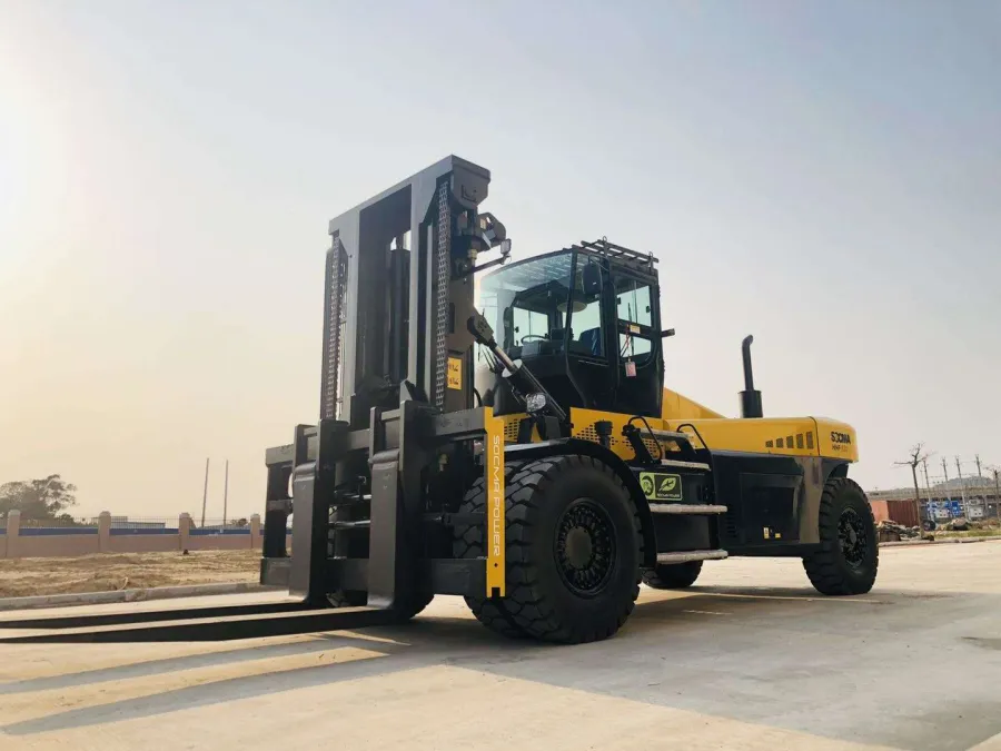SOCMA HNF-320 Diesel Forklift, 32 Tonnes